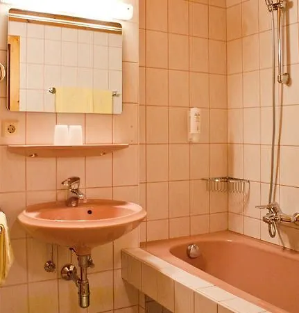 מלון Hotel-gasthof 